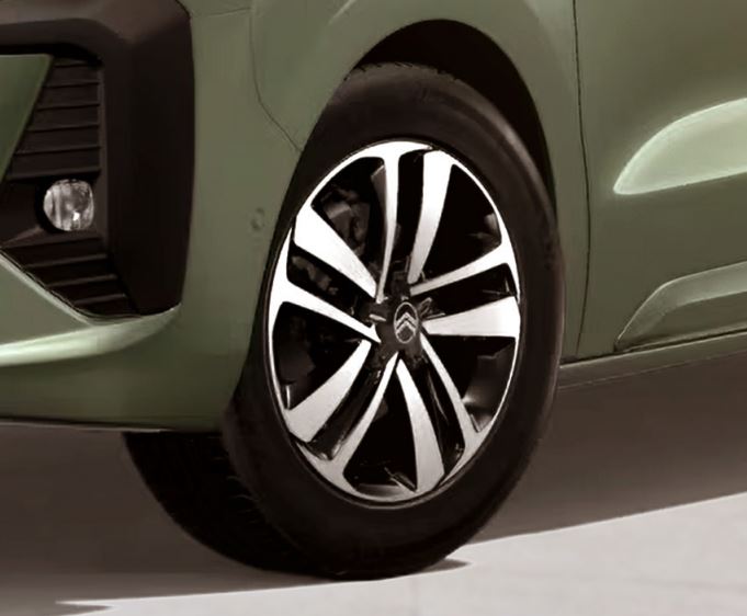 Diamond-Cut Alloy Wheels